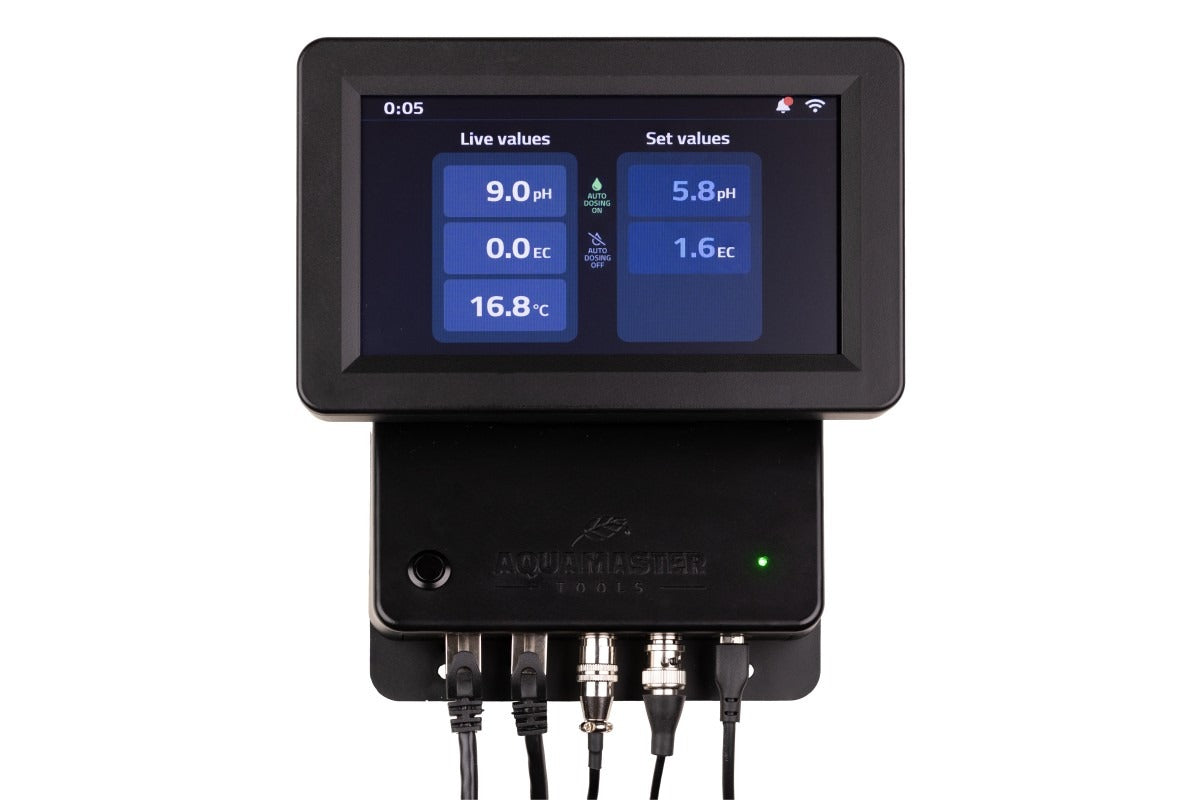 Aqua Master Tools C800 Pro Controller touchscreen showing live and set pH, EC and temperature