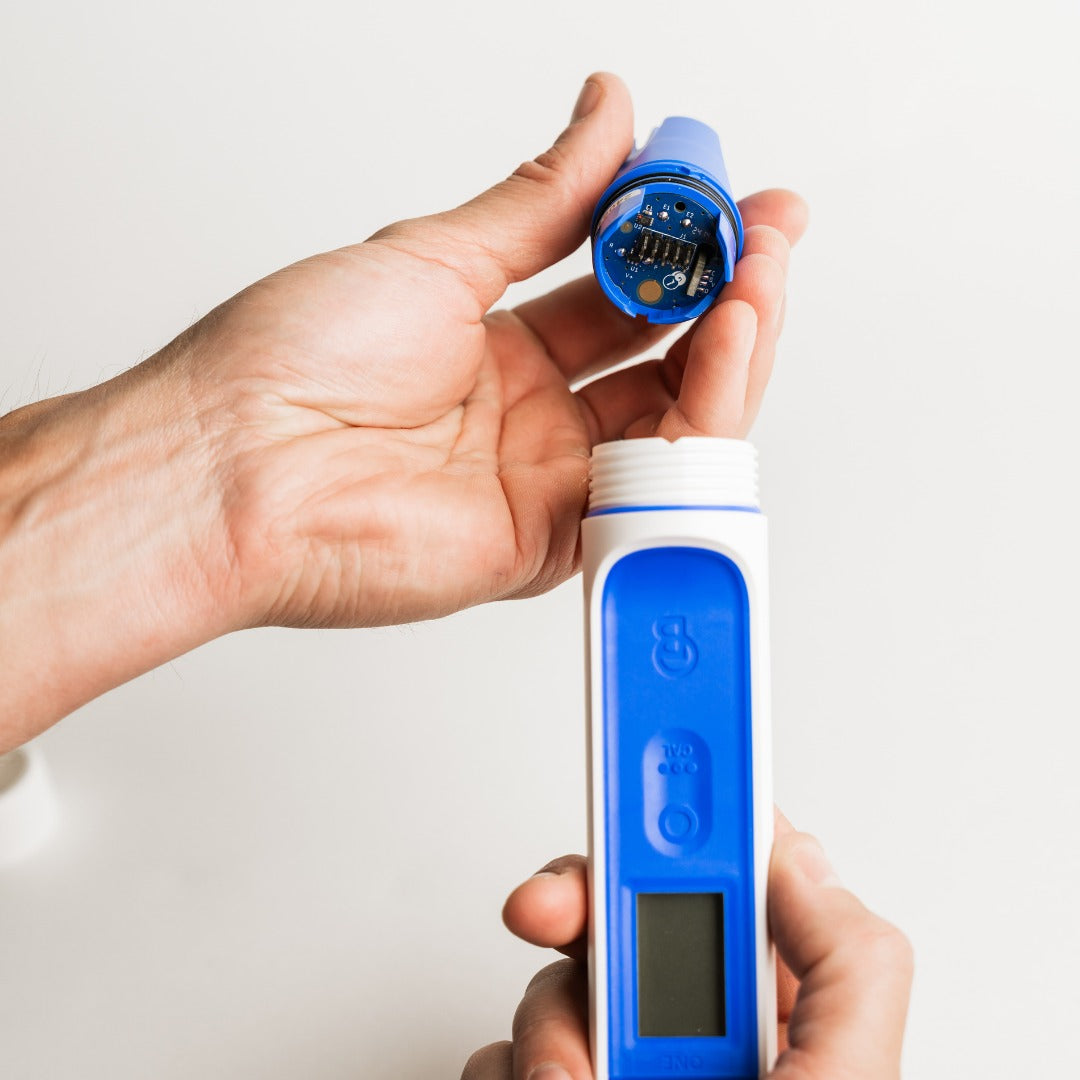 Bluelab OnePen Replacement Probe being fitted into the OnePen body