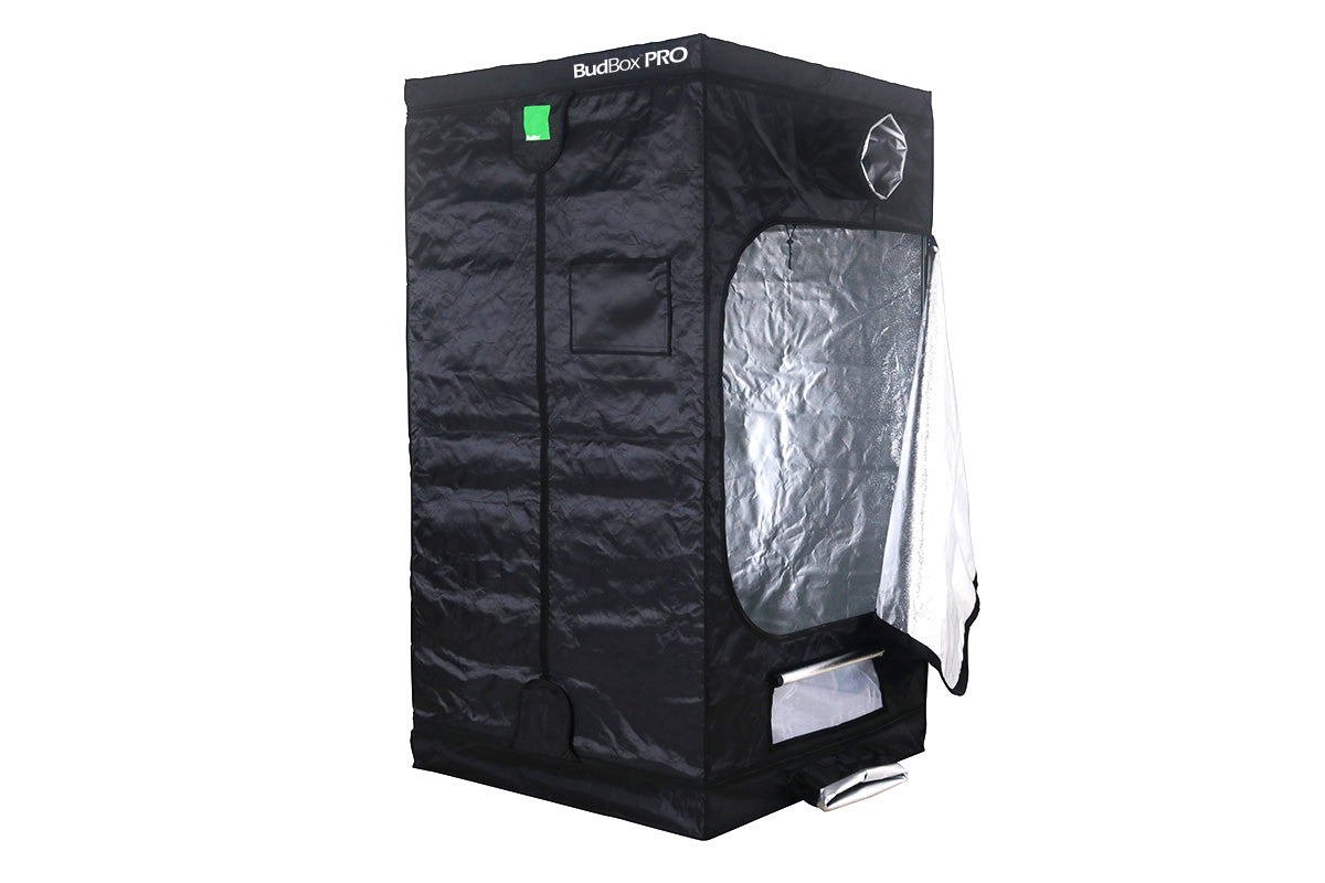 BudBox Pro Tent 120x120x220cm, second angle showing the frame, doors and silver mylar interior