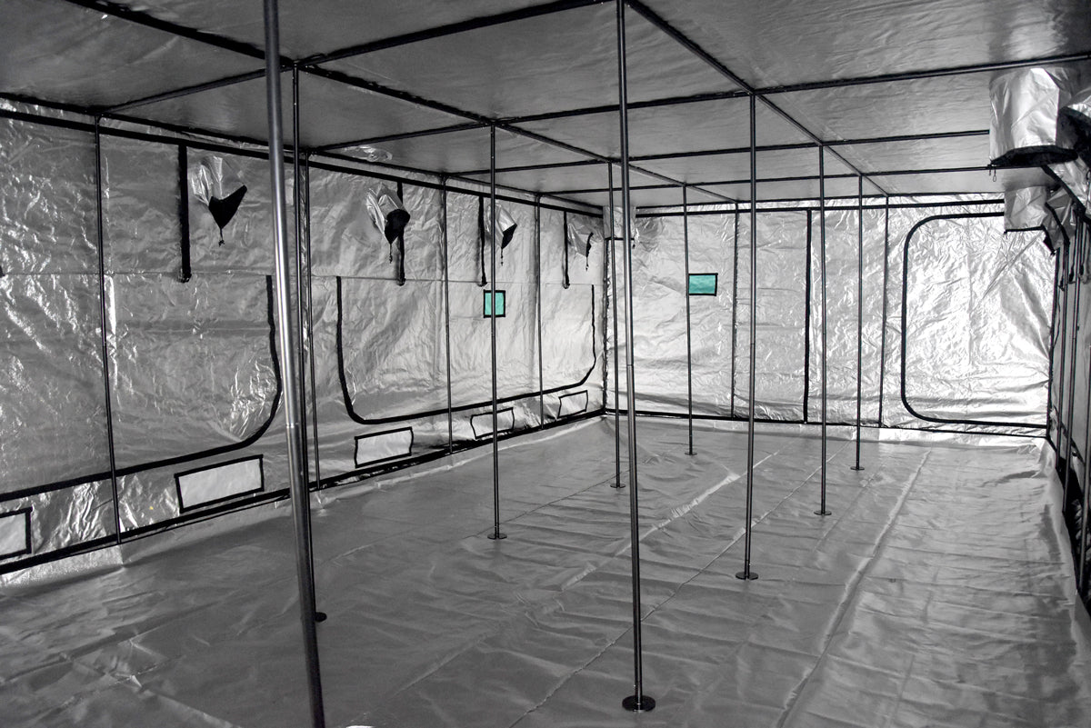 BudBox Pro Tent 900x450x240cm, interior view showing the frame and roof hanging bars