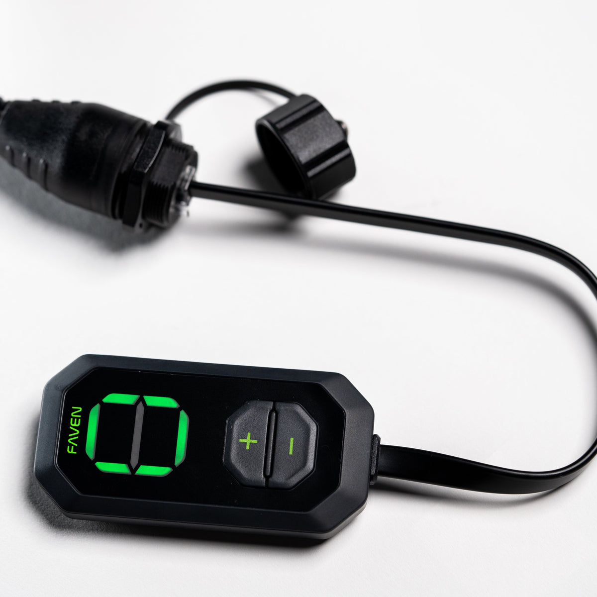 Faven R8 Under Canopy LED Kit: Faven Mini Controller with its communication lead