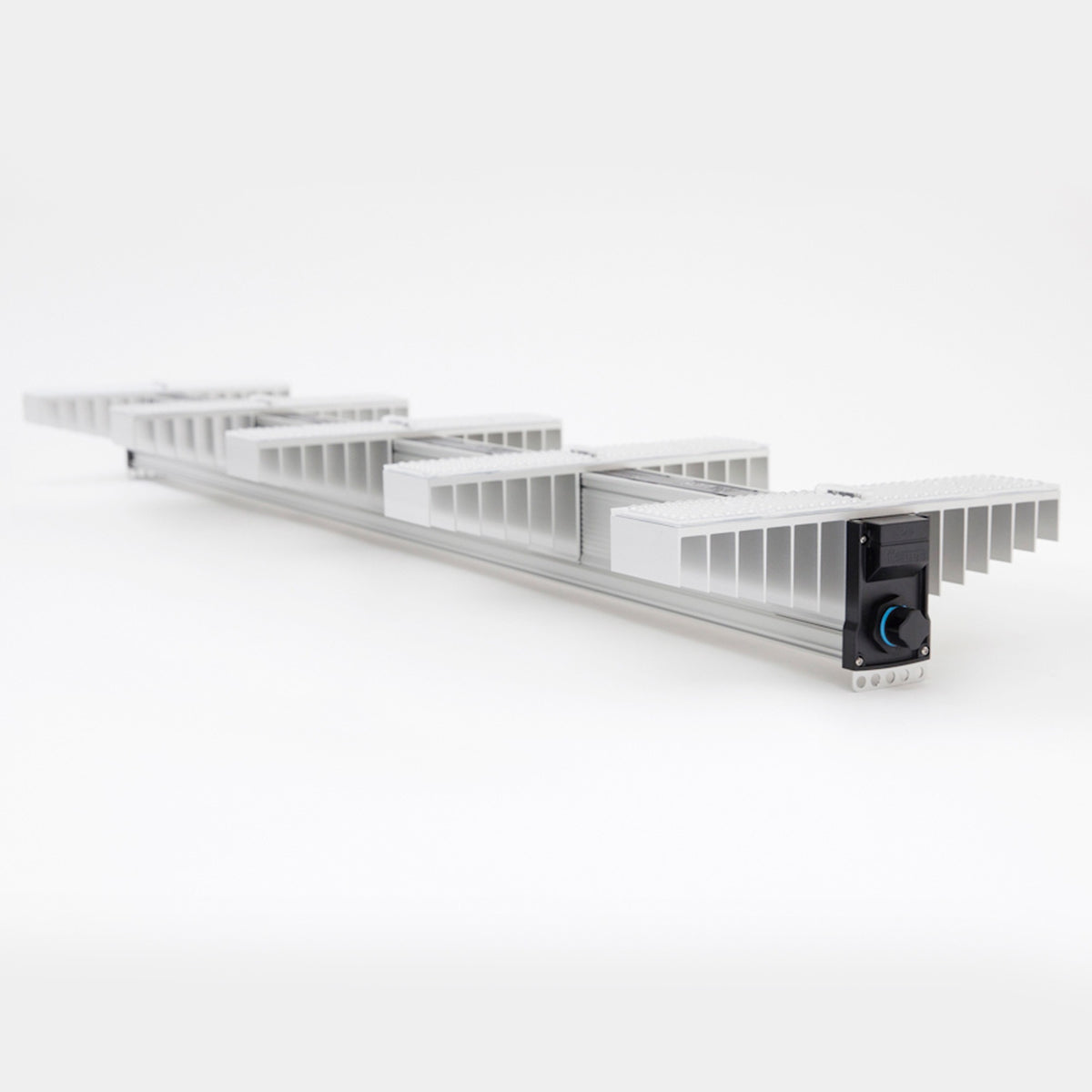 Sanlight EVO 5 LED Grow Light – EVO 5-150 from the driver end, heatsink fins and dimmer port